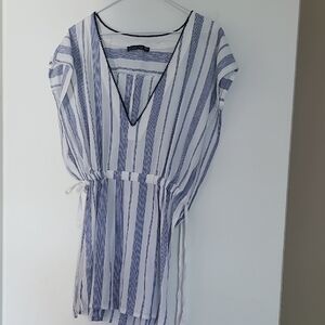 🩷 4/$12 Abercrombie & Fitch Blue and White Striped Tunic
